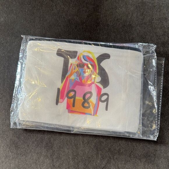 Taylor Swift 1989 Swiftie Gift Bundle Cosmetic Bag 1989 Necklace and Tote NEW - Picture 2 of 9
